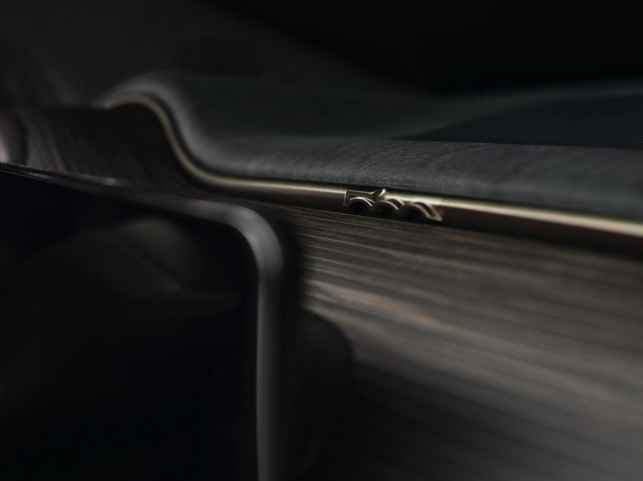 Детали интерьера Fiat 500 Giorgio Armani 2020 года  (фото 2 из 17)